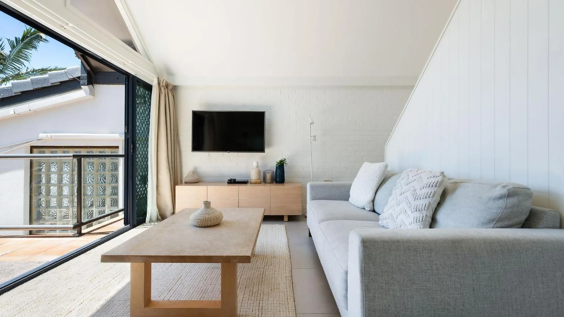 Byron Bay Beachfront Holiday Apartments Loft 8 Avustralya